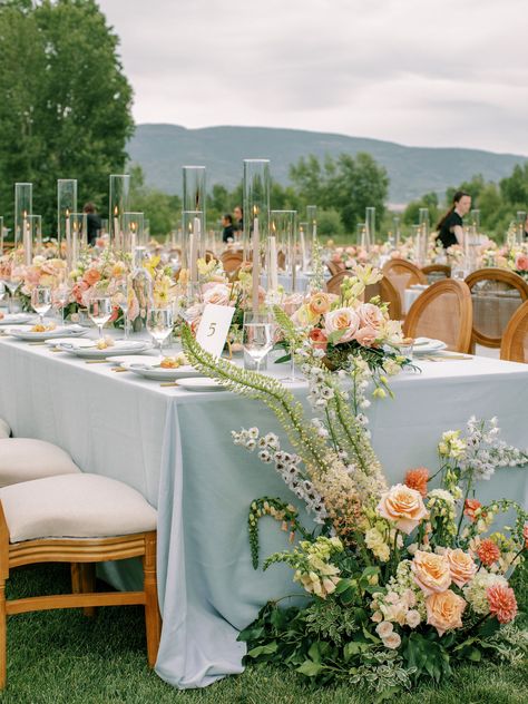 Coral dahlia, pink peach rose, peach foxglove, green hydrangea, white delphinium, eremurus, yellow yarrow, blush spray rose, peach lisianthus farm table flowers Peach And Green Wedding Decorations, Green And Apricot Wedding, Peach Floral Wedding, Green Hydrangea Wedding, Apricot Wedding, Farm Wedding Reception, Sage Green Flowers, Green Wedding Decorations, Chinoiserie Wedding