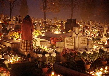 All Saints' Day at a cemetery in Poland. Such a beautiful image taken. 1984 Mh Aesthetic, Halloween Around The World, Holy Souls In Purgatory, Souls In Purgatory, Souls Day, Catholic Company, Liturgical Year, New Years Traditions, Saints Days