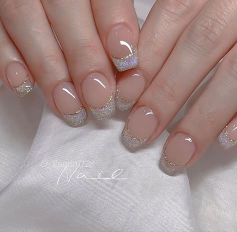 Bridal Glitter Nails, Nail Art Wedding Elegant White, Wedding Guest Nails Ideas Classy, Nail Art Designs Short Nails, Nail Art Designs Short, Champagne Nails, Short Nails Ideas, Elegant Touch Nails, Quinceanera Nails