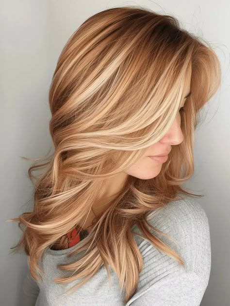 Grey Blending Highlights Strawberry Blonde, Bayalage Strawberry Blonde Balayage, Blonde Highlights Over Red Hair, Strawberry Carmel Hair, Brown Redish Hair With Blonde Highlights, Root Smudge Golden Blonde, Reddish Blonde Balayage, Medium Hair With Lots Of Layers, Fall Hair For Blue Eyes