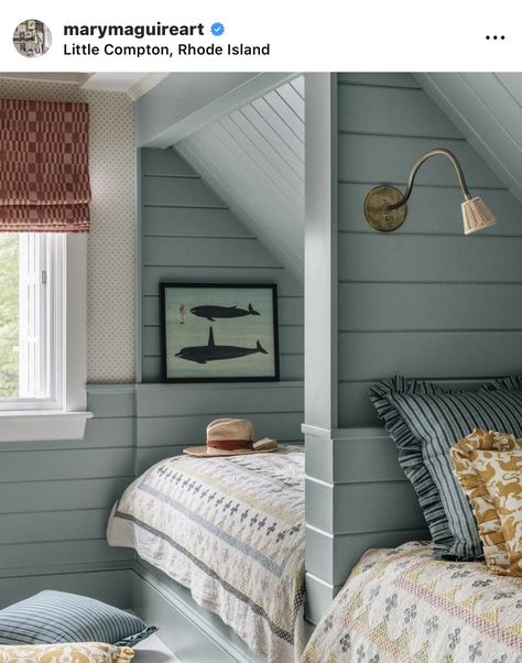 Bunk Room Ideas, Kids Shared Bedroom, Beach House Bedroom, Built In Bed, Bunk Rooms, Attic Bedrooms, Attic Bedroom, Bunk Room, Cottage Interiors