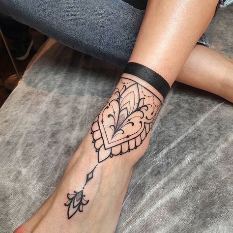 Freehand 🌿 #sergeyanuchin #mangust_tattooer #lineworktattoo #tattooinmoscow #lineworktattoo #krd #freehandtattoo #blacktattoo Ankle Mandala Tattoo, Mandala Foot Tattoo, Tattoo Band, Ankle Bracelet Tattoo, Free Hand Tattoo, Armband Tattoos, Girl Back Tattoos, Anklet Tattoos, Muster Tattoos