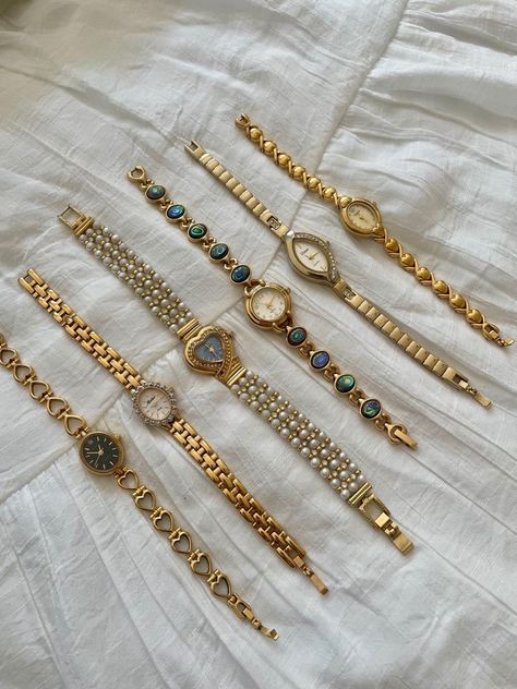 Watches And Bracelets, 00s Mode, Vintage Gold Watch, Dope Jewelry Accessories, Engagement Rings Affordable, Jewelry Accessories Ideas, Dope Jewelry, Classy Jewelry, Jewelry Lookbook