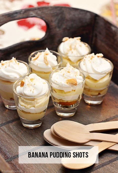 Absolutely delicious -- and incredibly easy! Banana Pudding Shots are perfect mini desserts packed with flavor. www.livelaughrowe.com Banana Pudding Shots, Puding Pisang, Shot Glass Desserts, Southern Banana Pudding, Dessert Shooters, Easy No Bake Cheesecake, Dessert Places, Dessert Shots, Pudding Shots