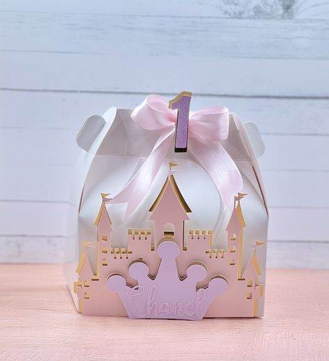 Disney Castle Party Decorations, Castle Party Favors, Princess Party Gift Bag Ideas, Party Favor Boxes Ideas, Princess Candy Bags, Princess Theme Party Favors, Gable Boxes Ideas, Princess Party Favor Ideas, Cricut Party Favors