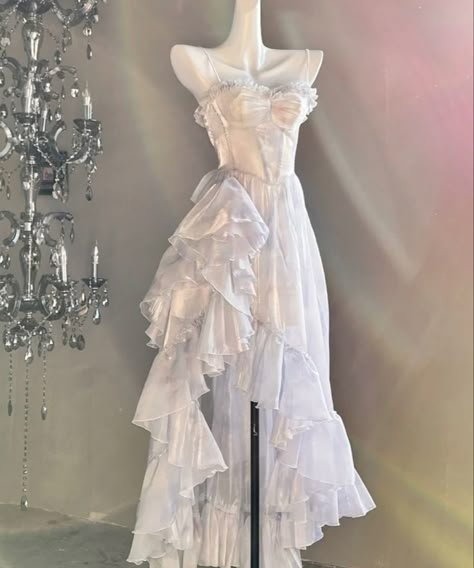 Detailed Prom Dress, White Dress Maxi, Flowy Ruffle Dress, Cottage Core Cottage, Maxi Dress Flowy, Feminine Clothing, Basque Waist, White Ruffle Dress, Core Cottage