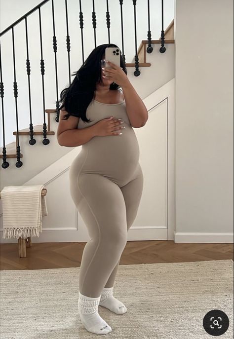 Maternity Outfits Black Women, Over 60 Fashion Plus Size, Maternity Outfits Plus Size, Gender Reveal Outfit, Pregnant Women Fashion, 8 Months Pregnant, Summer Pregnancy Outfits, Pregnancy Belly Photos, Cute Pregnancy Pictures