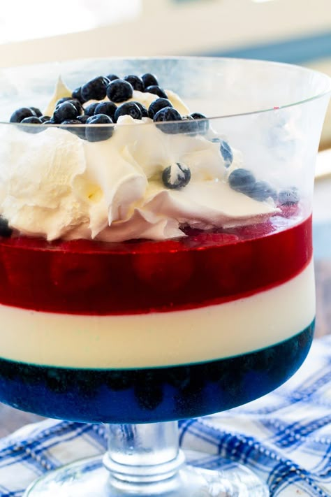 Red, White & Blue Jello Salad makes a great patriotic dessert for the 4th of July. 4th Of July Jello, Recipes For 4th Of July, Jello Salad Recipes, Gelatin Salad, Memorial Day Desserts, Blue Salad, Blue Jello, Fourth Of July Recipes, Jello Salads