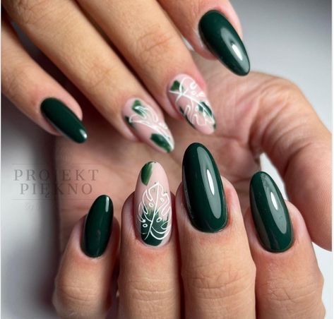 Nail Ideas Plants, Nails Plants Art Designs, Houseplant Nail Art, Plant Theme Nails, Monstera Plant Nail Art, Eucalyptus Nail Design, Monstera Nail Design, Monstera Plant Nails, Nail Art Plants