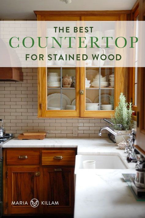 Updating a kitchen or bathroom with stained wood cabinets? Here’s the best countertop colour to work with your stained wood cabinets for a fresh look. Counters For Wood Cabinets, Oak Cabinets With Marble Countertops, Stained Kitchen Cabinets With White Countertops, Rich Wood Cabinets, Best Laminate Countertops With Oak Cabinets, Countertops For Stained Cabinets, Kitchen Counter And Backsplash Ideas Oak Cabinets, Kitchen With Oak Cabinets And Black Appliances, Kitchen Remodel Keeping Wood Cabinets