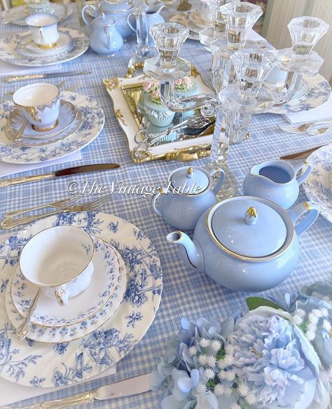 Dinner Table Set Up, Kitchen Essentials List, Crockery Design, Blue Cottage, Tablescape Inspiration, Dinner Table Setting, Antique Dishes, Elegant Table Settings, Theme Color