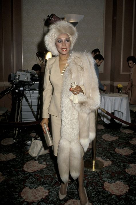 Remember Her Legacy: 15 Of The Best Diahann Carroll Looks - Essence Dianne Carroll, Dominique Deveraux, Fox Stole, Dynasty Outfits, Diahann Carroll, Stylish Actresses, Black Actresses, Black Glamour, Teyana Taylor