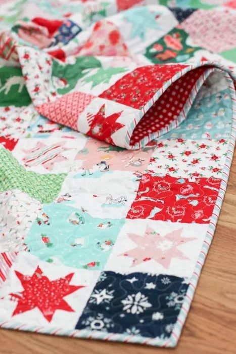 A Patchwork Christmas Finish - Diary of a Quilter - a quilt blog Holiday Party Quilt Pattern, Easy Christmas Quilt Patterns, Christmas Quilts Ideas Free Pattern, Christmas Quilts Ideas, Christmas Presents Quilt Pattern, Fat Quarter Christmas Quilts, Christmas Patchwork Pillow Pattern, Fabric Stash Buster, Charming Christmas Quilt Pattern