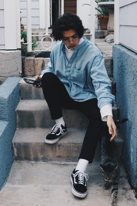 my (very plain) inspo album :) https://www.youtube.com/watch?v=J9tnMEAV3S8 - Album on Imgur Indie Outfits Men, Streetwear Fashion Vintage, Style Skate, Hipster Man, Hipster Mens Fashion, Streetwear Men, Mens Fashion Streetwear, Vintage Denim Jacket, Men Street