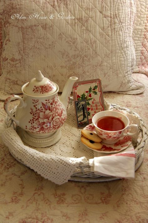 Peaceful Sunday, House Gardens, Bed Spread, Cuppa Tea, Chocolate Caliente, My Cup Of Tea, Christmas Tea, Tea Tray, Tea House