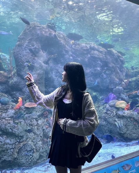 Aquarium Fits Aesthetic, Aquarium Date Outfit, Aquarium Pictures, Marines Girl, Sea Aquarium, Water Aesthetic, Dream Date, Fits Aesthetic, Vacay Outfits