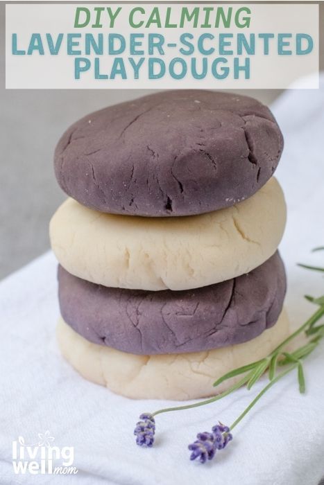 Your kids can play and relax at the same time with this homemade calming play dough recipe made with lavender essential oil. If you ever wondered how to make playdoh at home, this quick 10 minute recipe is a great place to start! Jello Play Dough, Jello Play, How To Make Playdoh, Dayhome Ideas, Cinnamon Dough, Scented Playdough, Easy Playdough Recipe, Play Dough Recipe, Diy Playdough