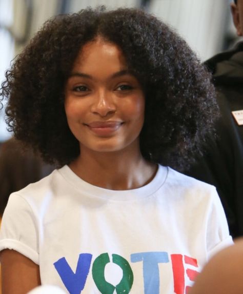 Biracial Box Braids, Yara Shahidi Hairstyles, Yara Shahidi, Hair Afro, Hairdos For Curly Hair, Hair Affair, Curly Girl Hairstyles, International Day, Black Natural Hairstyles