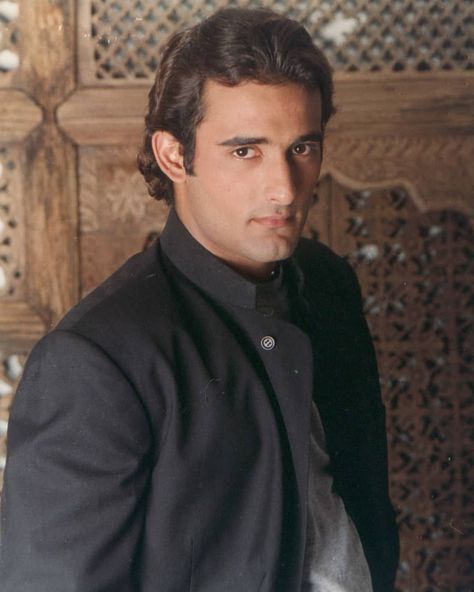 @akshayekhannabest shared a photo on Instagram: “#akshayekhanna #bollywoodmovie #vinodkhanna #besthero #bollywoodactor #bestactor #oldisgold #india #amazing  @akshaye_khanna” • Feb 27, 2019 at 9:52pm UTC Akshay Khanna, Old Bollywood Movies, Vinod Khanna, Aamir Khan, Golden Oldies, Akshay Kumar, Bollywood Actors, Bollywood Movies, All About Fashion