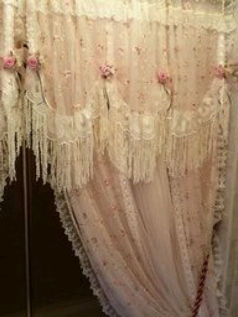 Love this Rideaux Shabby Chic, Shabby Chic Shower, Shabby Chic Shower Curtain, Victorian Curtains, Decoration Shabby, Estilo Shabby Chic, Shabby Chic Curtains, The Curtains, Shabby Chic Room