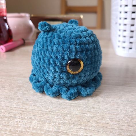 Dumbo octopus 🐙 #häckeln #crochetersoftiktok #crochettok #plushi #plushies #plushiesoftiktok #etsyshop #crocheter #foryoupage #hobbii #crochetdream #crochetproject #crochetpattern #newpattern #crochet #dumbooctopus #dumbo #octopus #forestgreen Dumbo Squid, Crochet Squid, Dumbo Octopus, Octopus, Crochet Pattern, Crochet, Pattern, Quick Saves