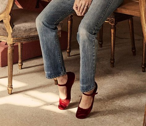 The Mary Jane shoe trend. Doen Velvet Mary Jane's. Mary Jane Slippers, Mary Janes Outfit, Mary Jane Shoes Outfit, Shoes Quotes, Kitten Heel Boots, Ballerina Slippers, Velvet Shoes, Outfit Inspo Fall, Mary Jane Shoes