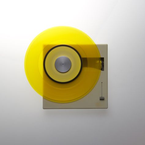 Dieter Rams. Future Technology Gadgets, Braun Dieter Rams, Dieter Rams Design, Yellow Collage, Vintage Technology, Braun Design, Industrial Product, Dieter Rams, Audio Design