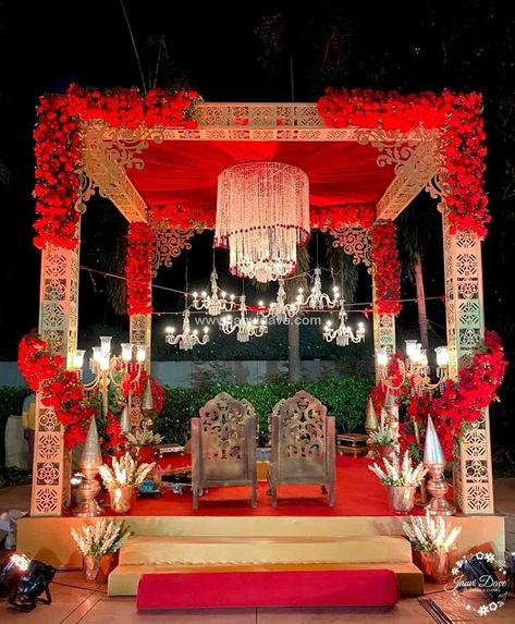 Royal Wedding Decorations, Wedding Mandap Decor, Leaf Decor Wedding, Small Wedding Decor, Red Gold Wedding, Mehendi Decor Ideas, Describe Her, Red Wedding Decorations, Best Words