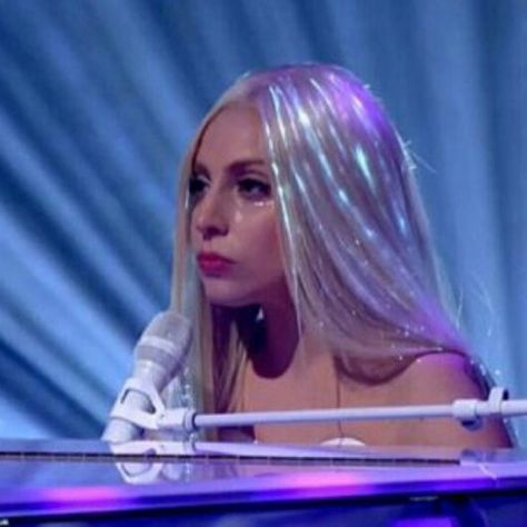 Lady Gaga's fiber optic hair Lady Gaga Wig, Nancy Grace, Alan Carr, Real Life Mermaids, Unicorn Hair Color, 2 Chainz, Blue Wig, Priscilla Presley, Unicorn Hair