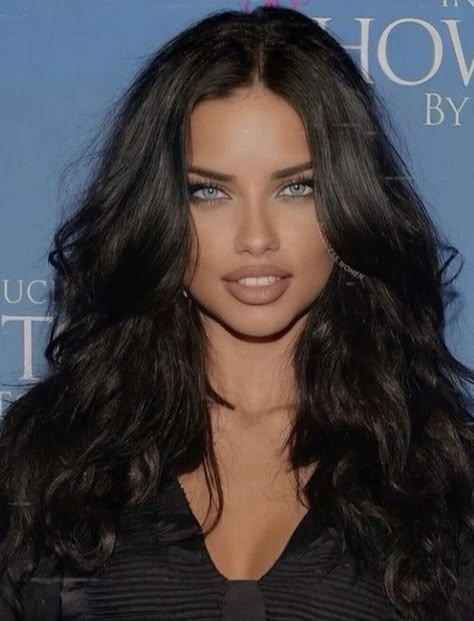 Adriana Lima Earrings, Adriana Lima Tan, Adrianna Lima 2000's, Adrianna Lima Icon, Adriana Lima Curly Hair, Adriana Lima 2024, Ariana Lima, Adriana Lima 90s, Brunette Goddess