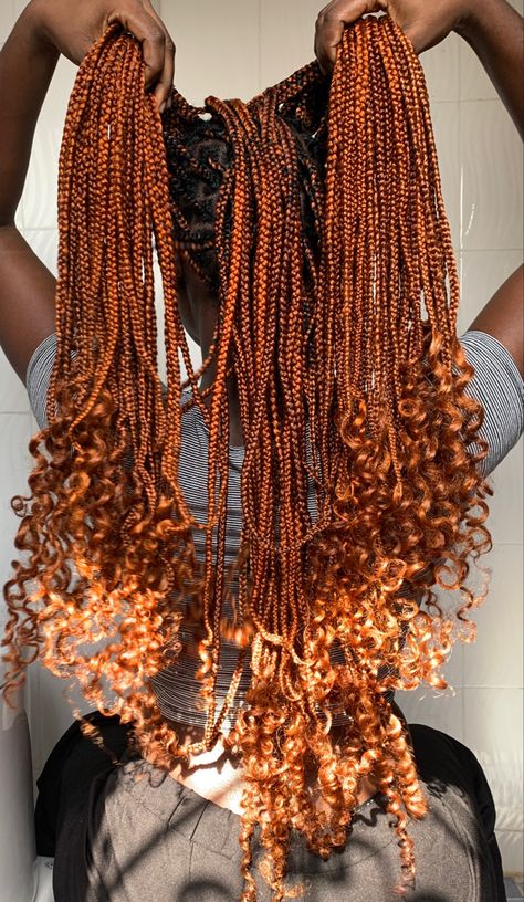 Curly ginger dark skin girl braids Ginger Braids With Curls At The End, Ginger Box Braids With Curly Ends, Ginger Braids On Dark Skin, Ginger Braids With Beads, Ginger Braids Dark Skin, Ginger Knotless Braids, Knotless Braids With Curly Ends, Ginger Knotless, Dark Skin Girl