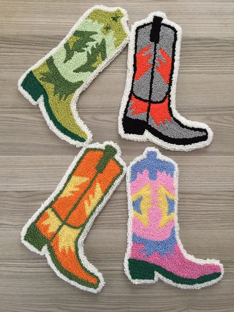 Punch Coaster, Punch Needle Wall Hanging, Embroidery Pen, Tufted Wall, Art Boots, Tufting Diy, Needle Punching, Rug Diy, Punch Ideas