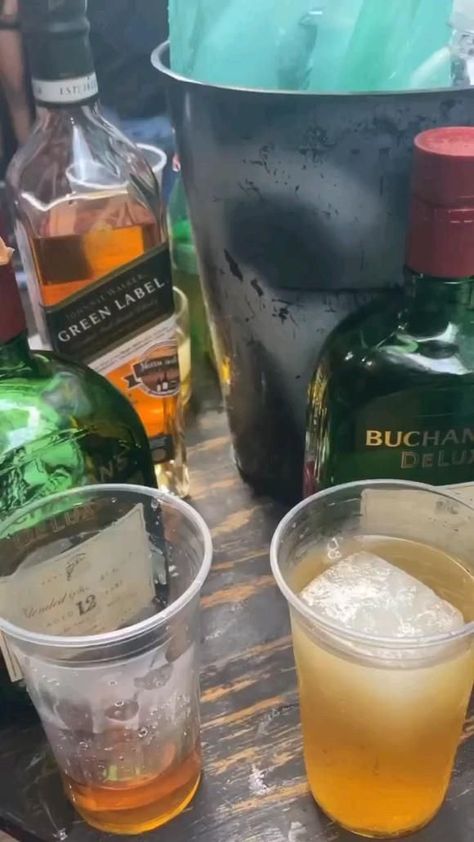 Pin de Dj_maxixe_pk em Idea Pins by you em 2022 | Garrafas de álcool, Foto de cerveja, Imagens de cervejas Buchanans Whiskey Fotos, Beer In Hand Snapchat, Buchanans Whiskey, Buchanan Drinks, Buchanan Whiskey, Alcohol Video, Alcoholic Snapchat, Alcoholic Drinks Pictures, Party Night Club Aesthetic