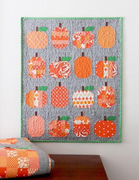 Mini Pumpkins Quilt Pattern Pumpkin Wall Hanging, Pumpkin Quilt Pattern, Cake Squares, Mini Patchwork, Cluck Cluck Sew, Pumpkin Wall, Mini Quilt Patterns, Fall Sewing, Quilt Sewing Patterns