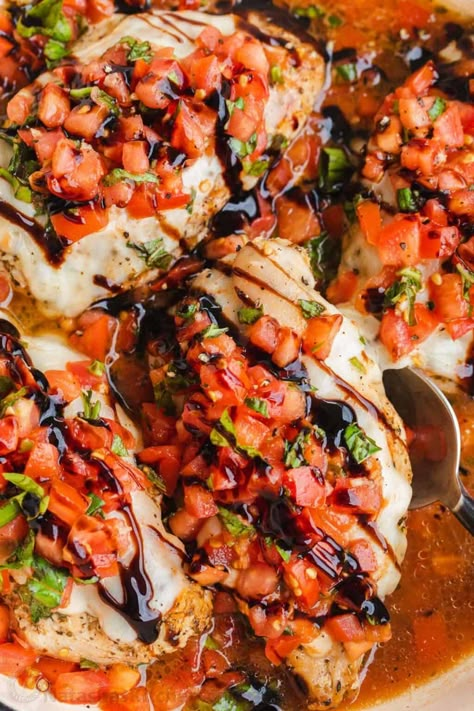 Chicken Bruschetta Bake, Chicken Bruschetta Recipe, Chicken Bruschetta, Homemade Bruschetta, Balsamic Glaze Recipes, Bruschetta Chicken Pasta, Balsamic Glazed Chicken, Easy Bruschetta, Bruschetta Toppings