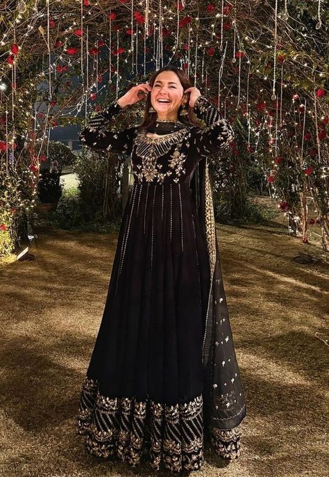 Eastern Maxi Dress, Hania Amir Black Dress, Black Ethnic Wear Indian, Bridal Sharara Pakistani, Black Anarkali Dress, Barat Dress Ideas, Black Sharara, Barat Dress, Black Anarkali