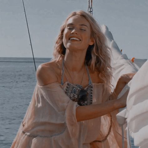 Photo of Lily James as young Donna Sheridan in Mamma Mia: Here We Go Again (2018). Young Donna Aesthetic, Young Donna Sheridan, Donna Sheridan Aesthetic, Young Donna Mamma Mia, Mamma Mia Movie Aesthetic, Mamamia Aesthetic, Mamma Mia 2 Aesthetic, Donna Mamma Mia Aesthetic, Watching Mamma Mia Aesthetic