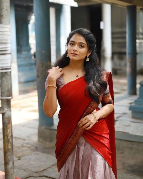 Kerala Girls Saree Look, Reshma Venkatesh, Girls Saree Look, Mallu Saree, Girls Saree, Kerala Photography, Long Indian Hair, Cute Short Dresses, Girl Crush Fashion