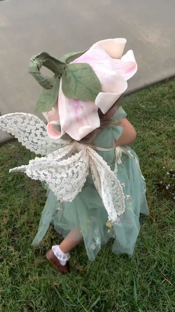 Fairy Costume Woodland, Woodland Ferry Costume, Family Garden Costumes, Family Fairy Halloween Costumes, Pumpkin Fairy Costume, Flower Fairy Hat Diy, Fairy Family Costume Ideas, Fairy Hat Diy, First Halloween Ideas