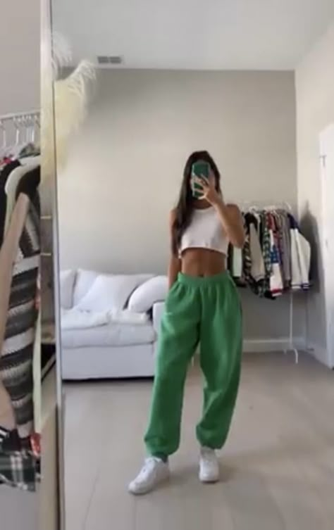 Bright Sweatpants Outfit, Sweatpants Outfit Colorful, Color Sweatpants Outfit, Light Green Sweatpants Outfit, How To Style Green Sweatpants, Green Sweat Pants Outfits, Green Sweats Outfit, Sweatpants Summer Outfit, Colorful Sweatpants Outfit