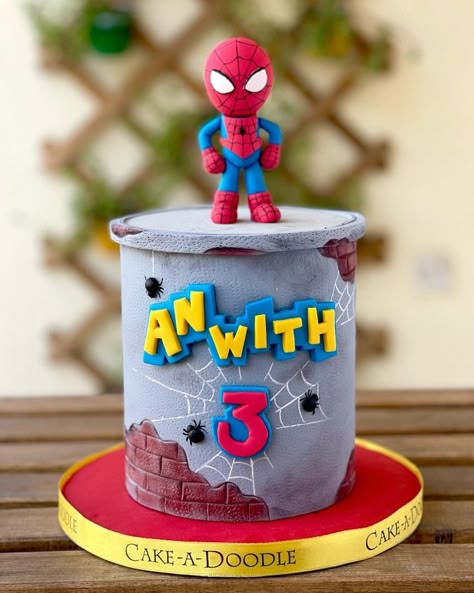 Bolo Hot Wheels, Doodle Cake, Sonic Cake, Spiderman Birthday Cake, Dino Cake, Spiderman Kids, Spiderman Birthday Party, Friends Cake, Fondant Animals