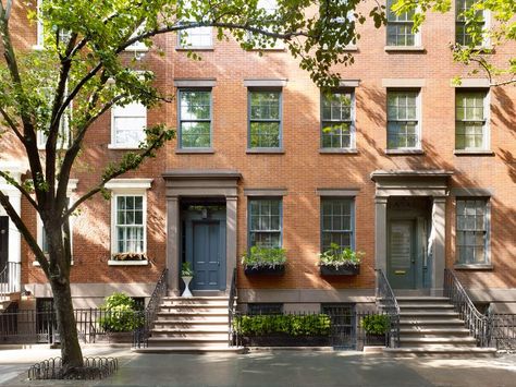 The restored 19th-century façade. Townhouse Suburban, Old Town Architecture, Decorate A Dining Room, Sarah Sadeq Architects, Paul Rudolph, Townhouse Exterior, Classical House, Row Houses, Townhouse Designs