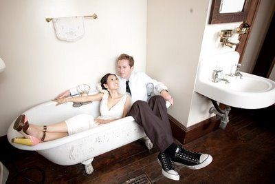 PDX Bride - My Oregon Wedding: Another bathtub! Wedding Bathtub Photoshoot, Pretty Bathtub, Couples Bathtub, Bath Couple, Icon Outfits, Bathtub Photoshoot, House Photoshoot, Bathtub Pictures, Girly Wedding