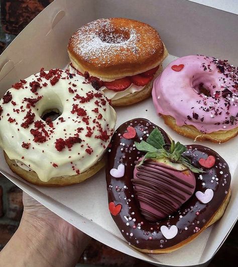 Aesthetic Doughnut, Donas Aesthetic, Korean Donut, Heart Donut, Chocolate Donut, Kawaii Cooking, Unique Desserts, Food Therapy, Cute Desserts