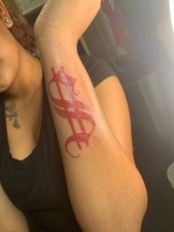 Cross Tattoos For Women, Cute Hand Tattoos, Pretty Hand Tattoos, Neck Tattoos Women, Black Girls With Tattoos, Visual Narrative, Tattoos For Black Skin, Red Ink Tattoos, Leg Tattoos Women