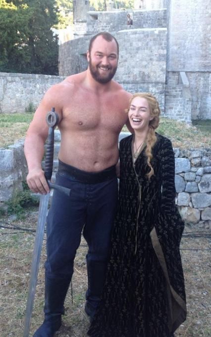 The mountain rides... Hafthor Julius Bjornsson (who plays Gregor Clegane) with Lena Headey during the filming of Game of Thrones Season 4 Jamie Lannister, Game Of Thrones Cast, Game Of Thrones Tv, Got Game Of Thrones, Fire And Blood, Game Of Thrones Funny, Hbo Game Of Thrones, Lena Headey, Cersei Lannister