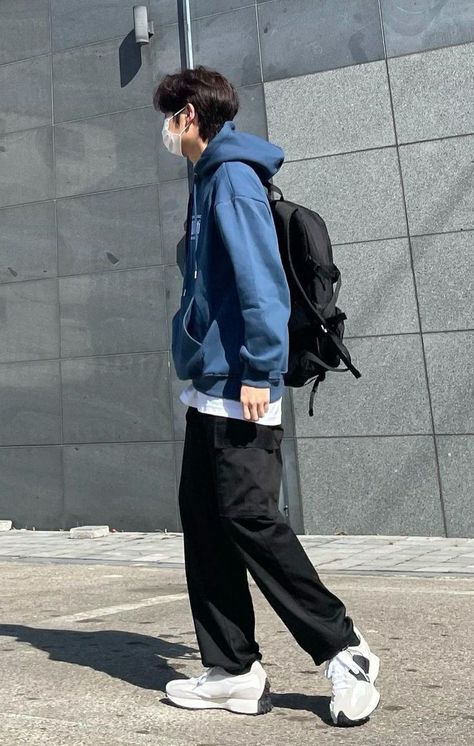 Korean Outfit Street Styles Men, Male College Outfits, Asian Male Fashion Street Style, Korean Boy Outfits Aesthetic, Korean Street Fashion Male, Outfits Male Aesthetic, Korean Male Fashion Street Style, Korean Boys Outfit, Korean Style Outfits Men