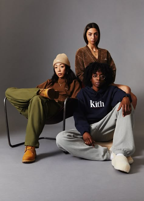 Fashion Photoshoot Studio, 2023 Editorial, Clothing Brand Photoshoot, Merch Photoshoot, Streetwear Photoshoot, Group Photo Poses, Group Picture Poses, Streetwear Model, Kith Women