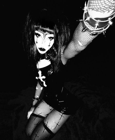 Gothic Girl Aesthetic, Goth Poses, Goth Pics, Satanic Goth, Goth Girl Outfits, Goth Girl Aesthetic, Dark Gothic Fashion, Goth Baddie, Gothic People