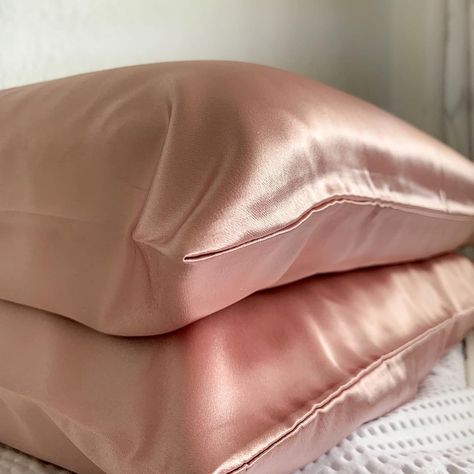 Madame Moselle on Instagram: “We can’t get enough 🥺 simplistic elegance at its finest #satin #giftideas #easter #pink #smallbusiness #smallbusinessowner…” Pink Satin Home Sets, Pink Satin Sheets Aesthetic, Satin Pillow Case Slip, Silk Pink Pillowcase, Pink Satin Pillowcase, Satin Pillow, Designer Dresses Casual, Silk Pillowcase, Bed Pillows